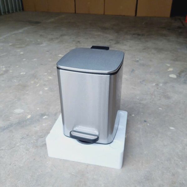 Thùng rác inox vuông 20 lít đạp chân mở nắp