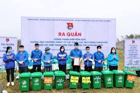 thùng rác cao bằng